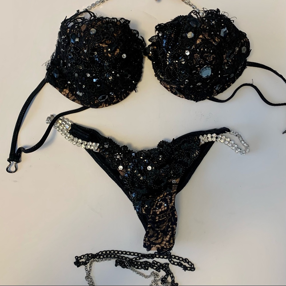 Bikini competition suit